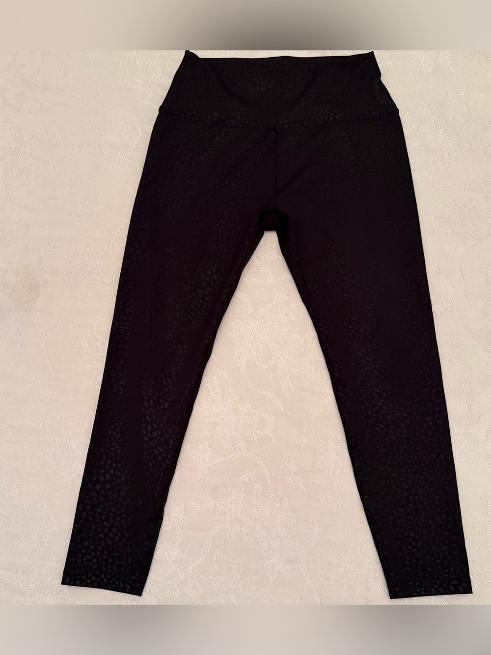Beyond Yoga Women’s High-Waisted Cropped Leggings Black Leopard Print Size Large